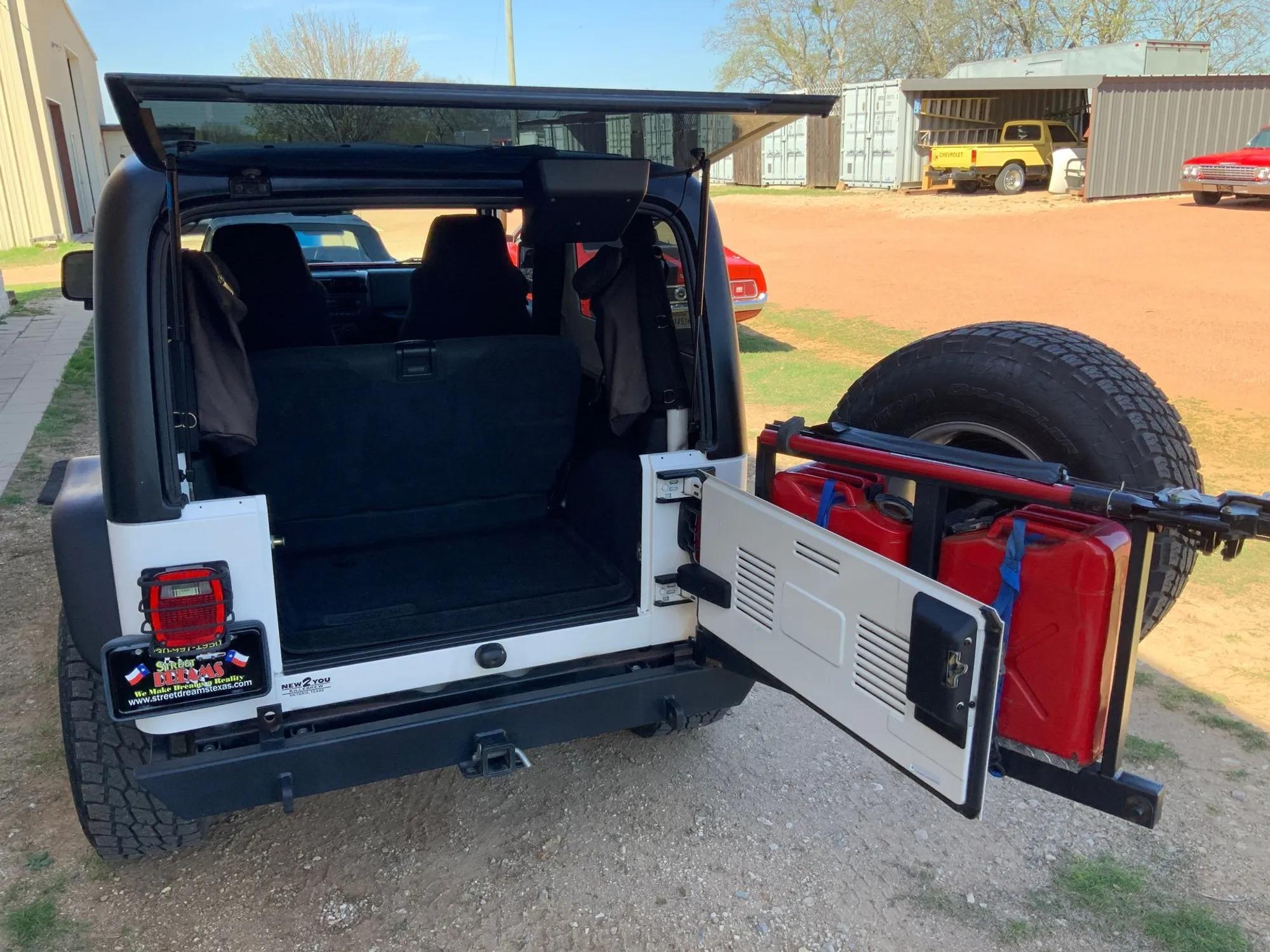 46k-Mile 2006 Jeep Wrangler Unlimited LJ Sport 4×4