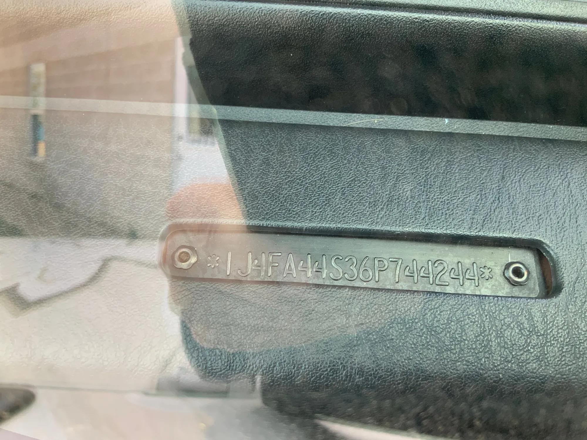 46k-Mile 2006 Jeep Wrangler Unlimited LJ Sport 4×4