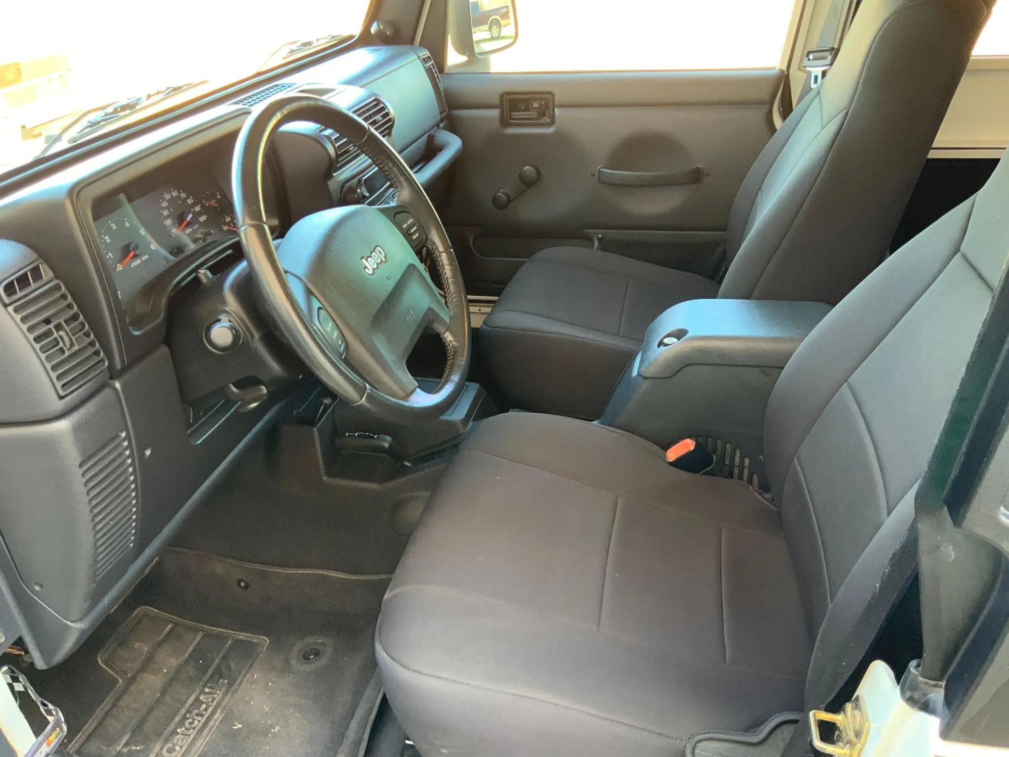 46k-Mile 2006 Jeep Wrangler Unlimited LJ Sport 4×4