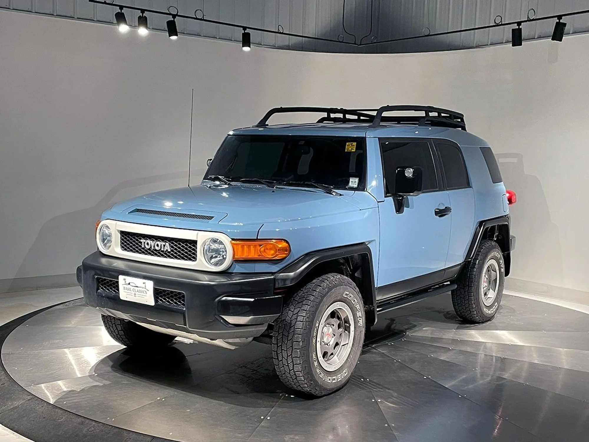 44k-Mile 2014 Toyota FJ Cruiser Trail Teams Ultimate Edition - 2