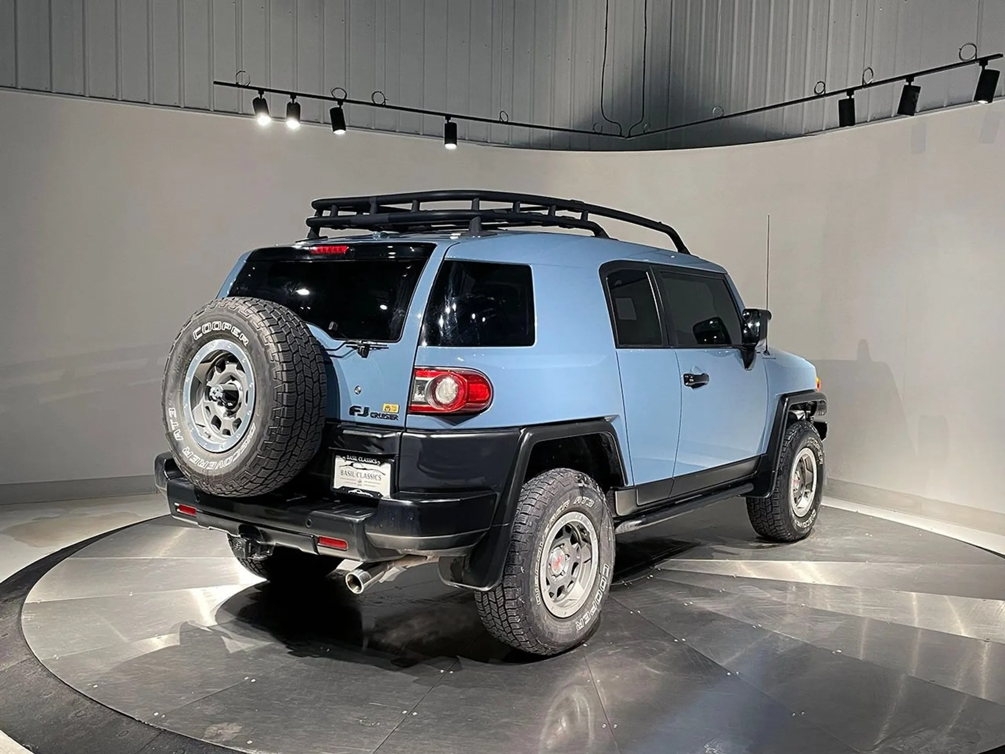 44k-Mile 2014 Toyota FJ Cruiser Trail Teams Ultimate Edition - 3