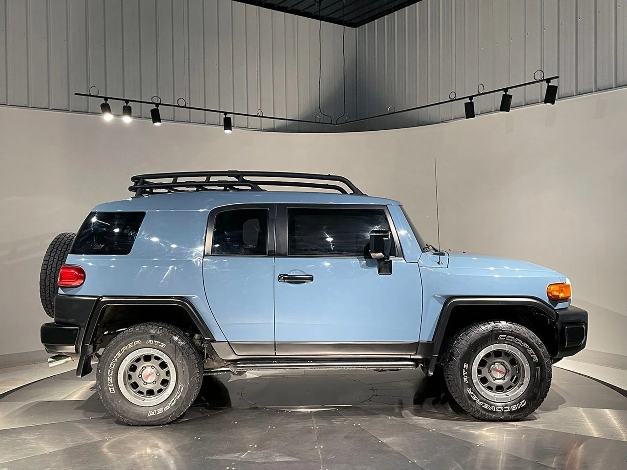 44k-Mile 2014 Toyota FJ Cruiser Trail Teams Ultimate Edition - 5