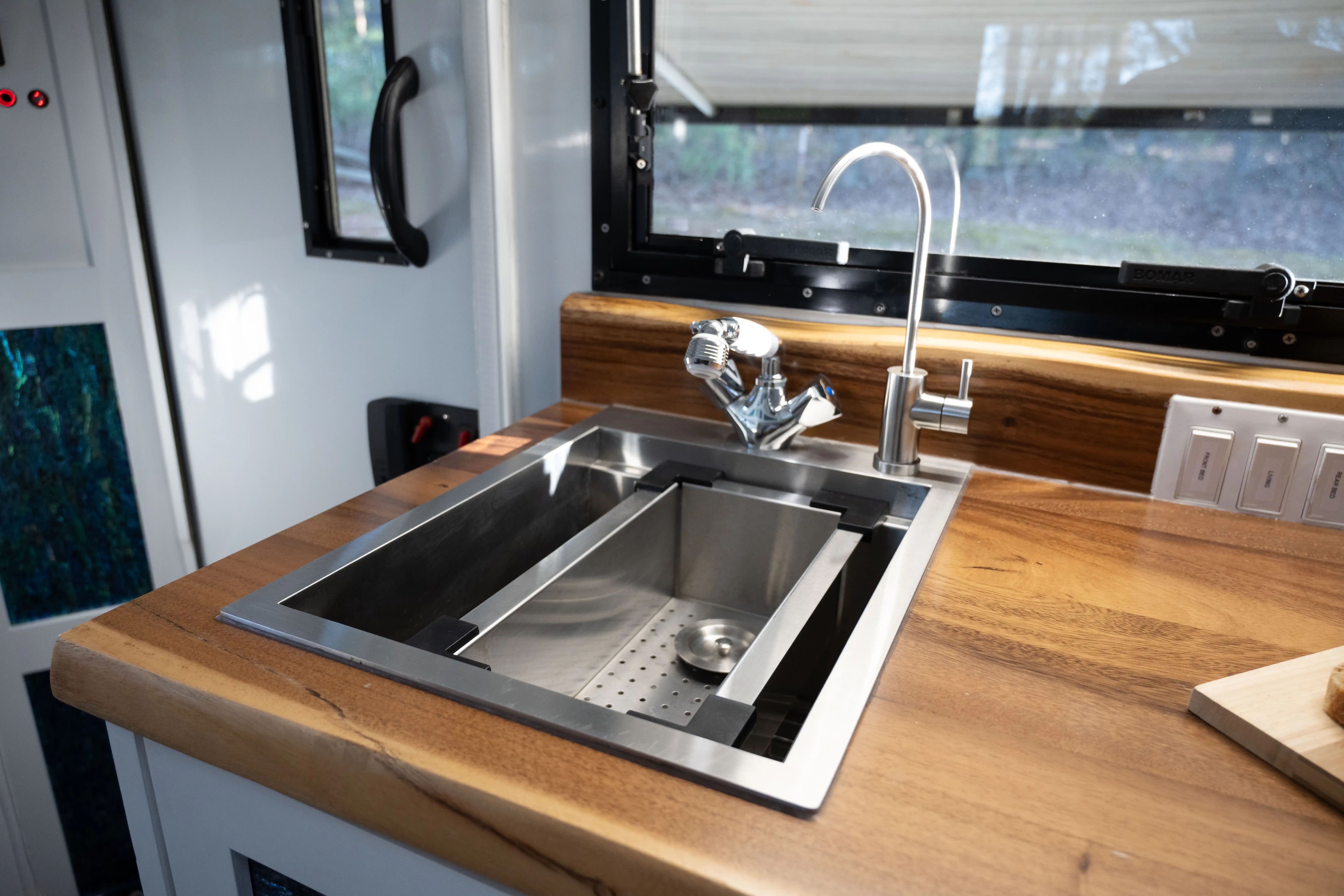 2021 Ford F-550 Expedition Vehicle