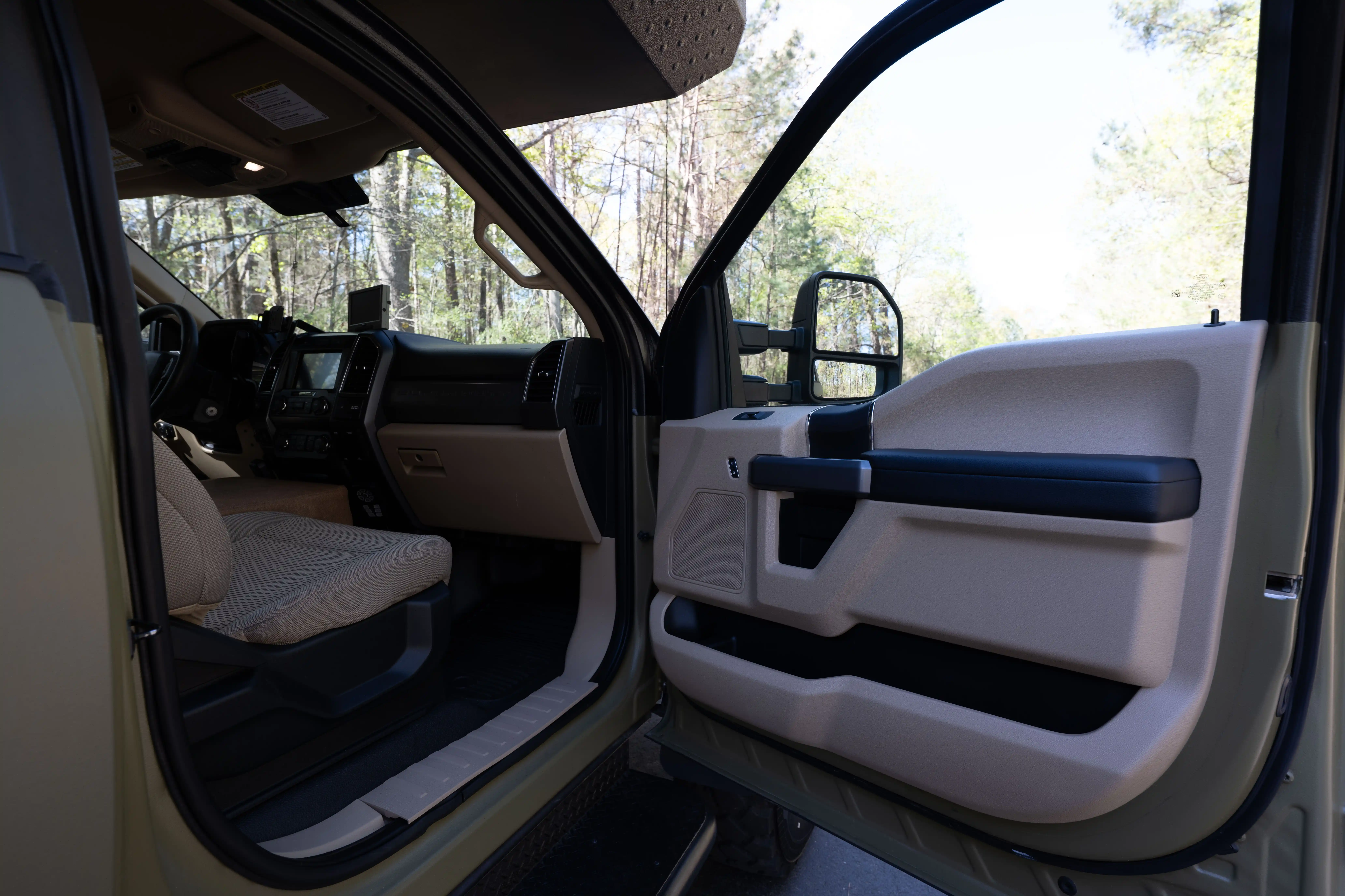 2021 Ford F-550 Expedition Vehicle