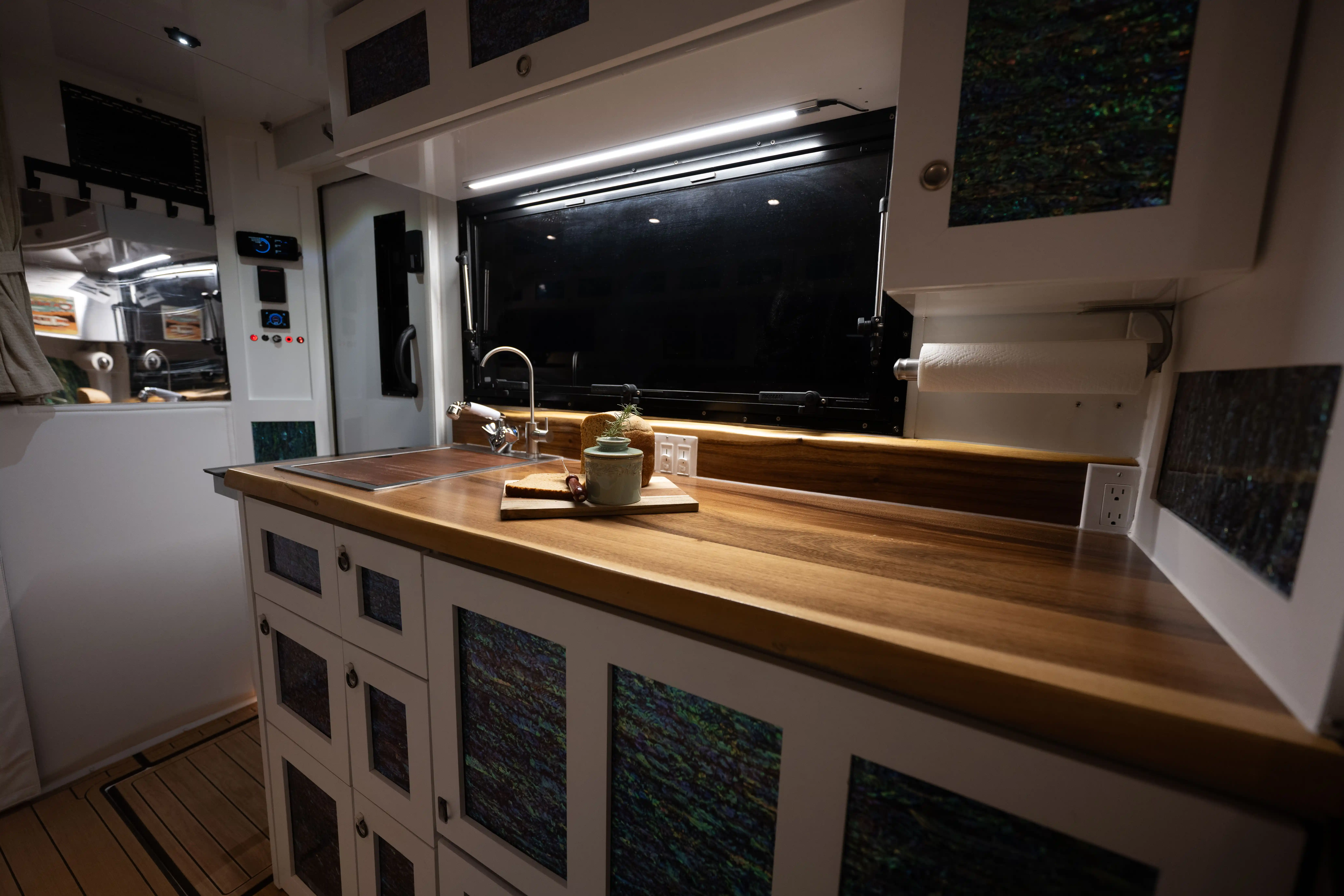 2021 Ford F-550 Expedition Vehicle