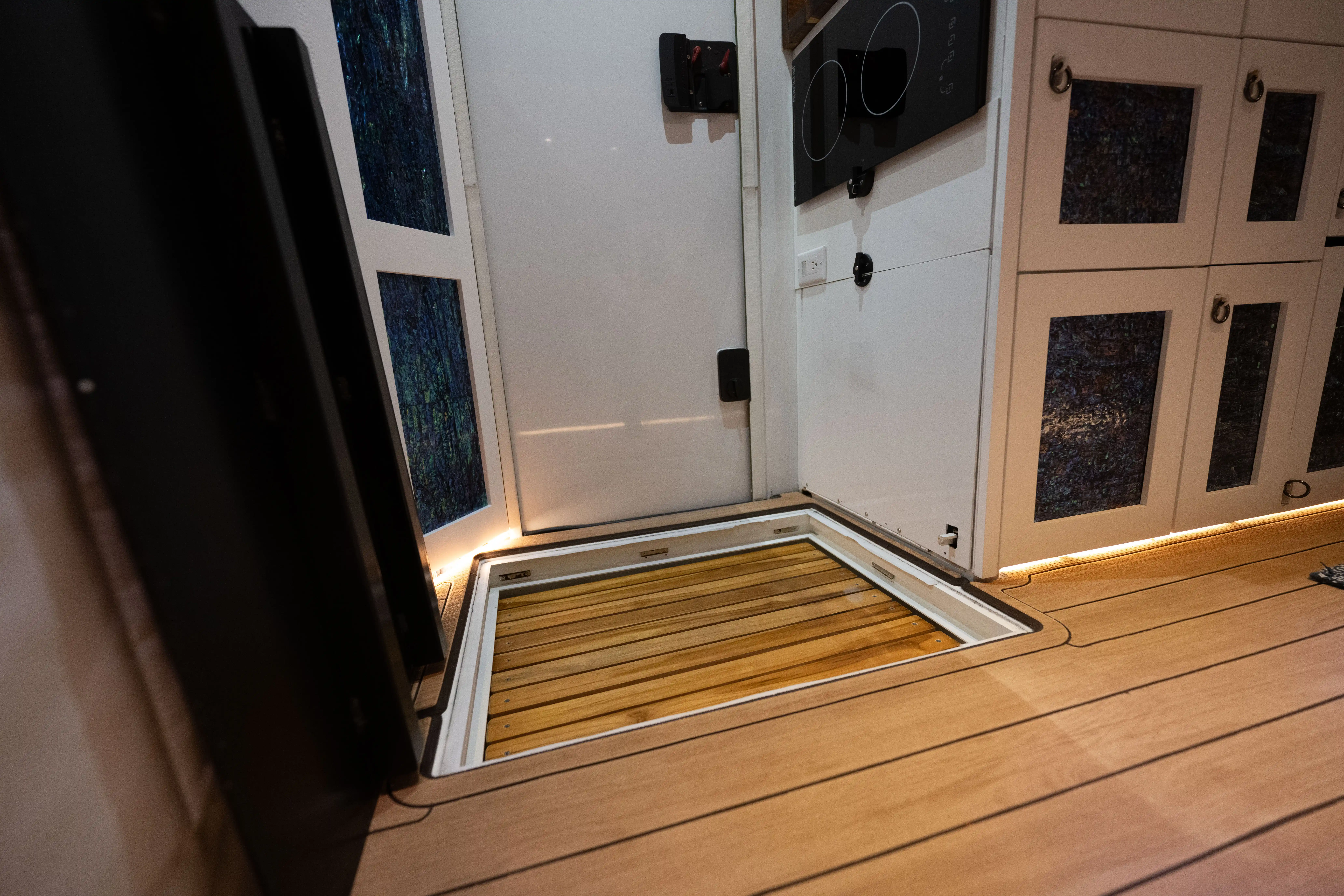 2021 Ford F-550 Expedition Vehicle