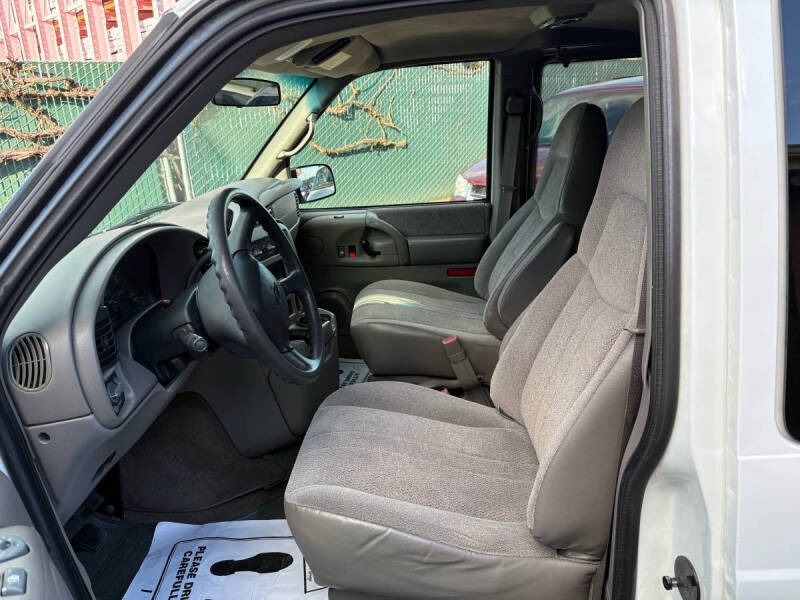 2003 Chevrolet Astro LT