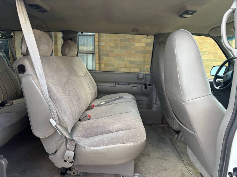 2003 Chevrolet Astro LT