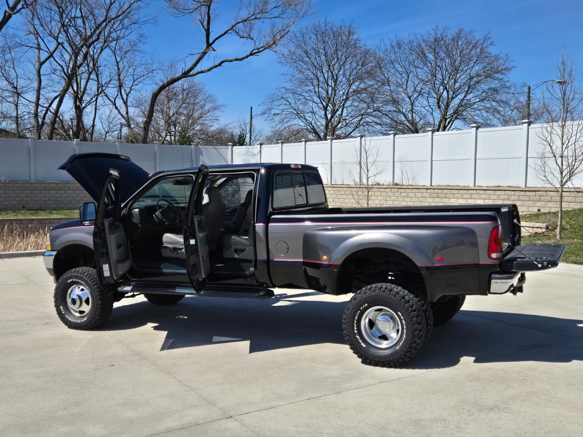 57k-Mile 2002 Ford F-350 Super Duty Lariat LE