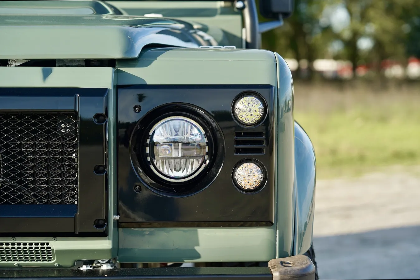 Restomod 1997 Land Rover Defender 90 Soft Top