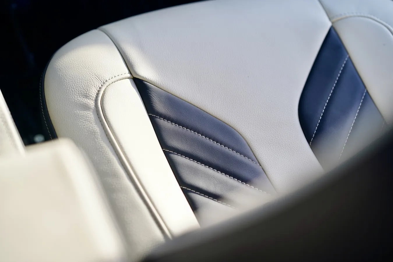 Restomod 1997 Land Rover Defender 90 Soft Top