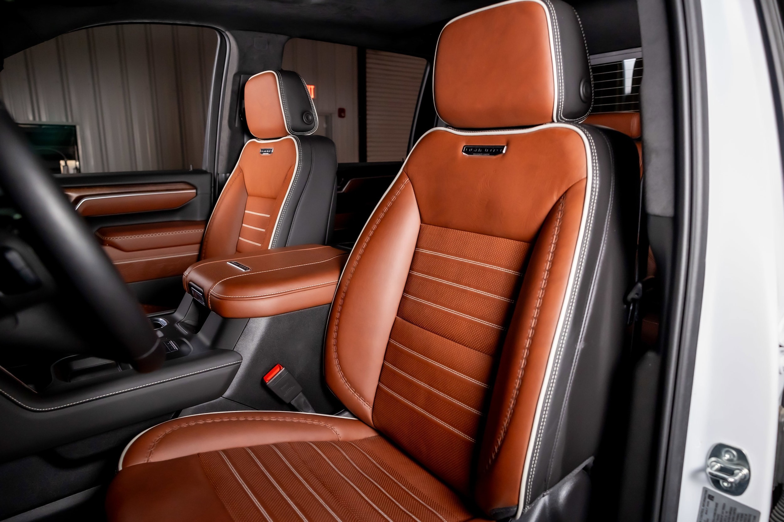 2025 GMC Sierra 3500 HD Denali Ultimate - 4