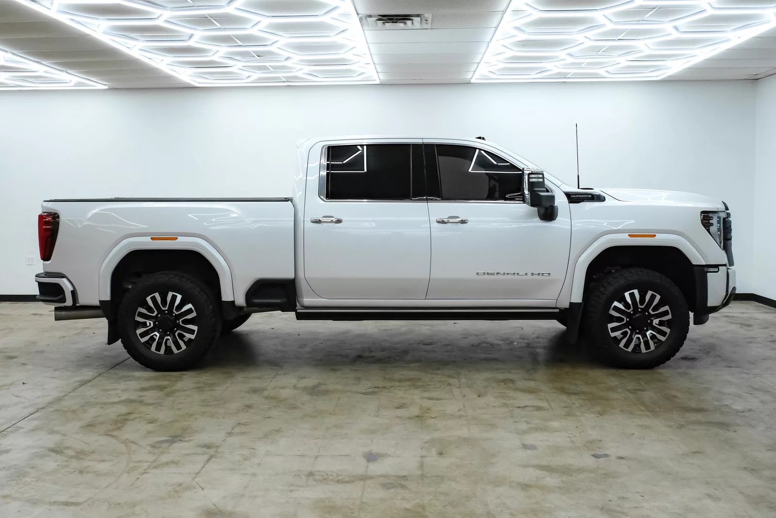 2025 GMC Sierra 2500HD Denali Ultimate - 3