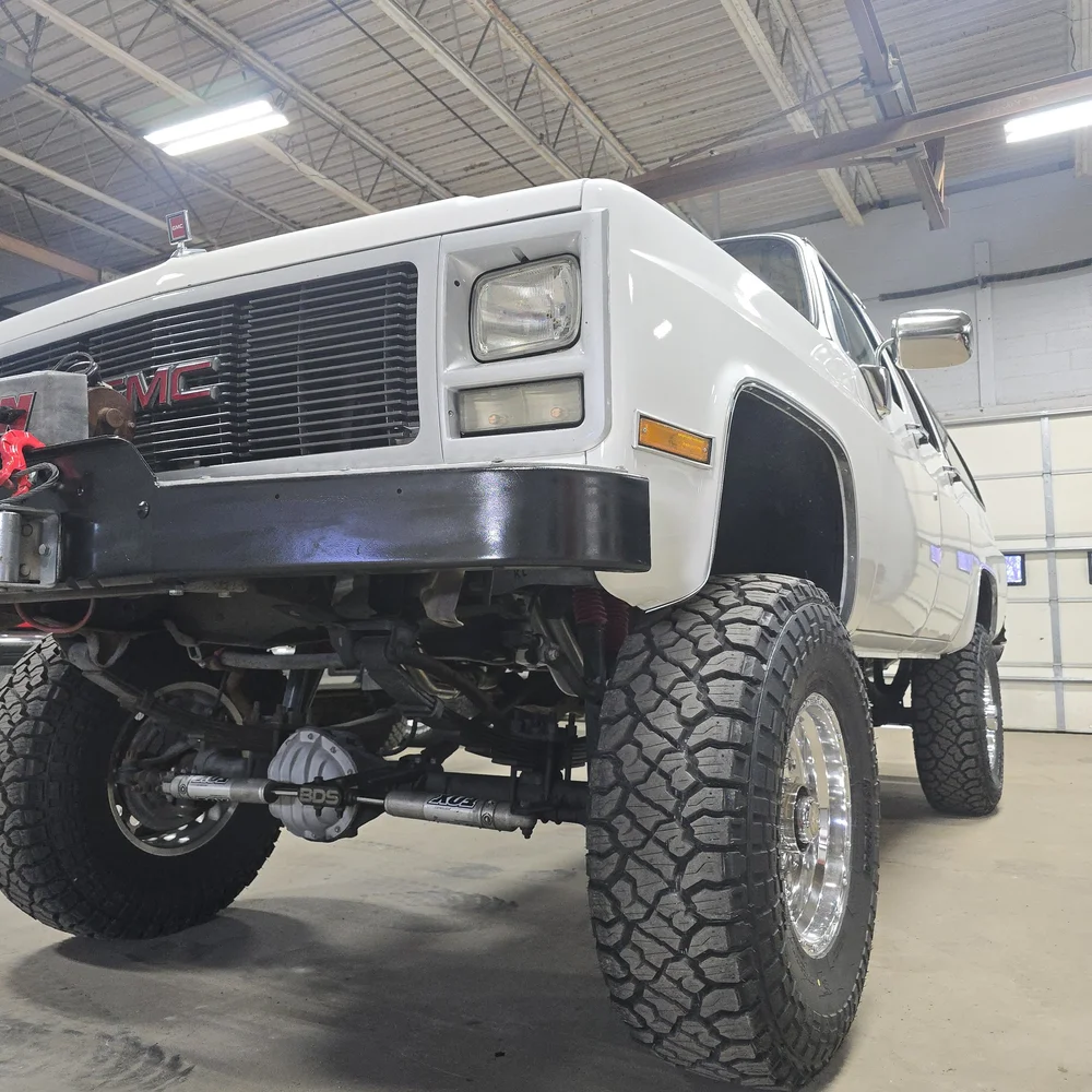 1989 GMC Suburban 2500 SLX - 2