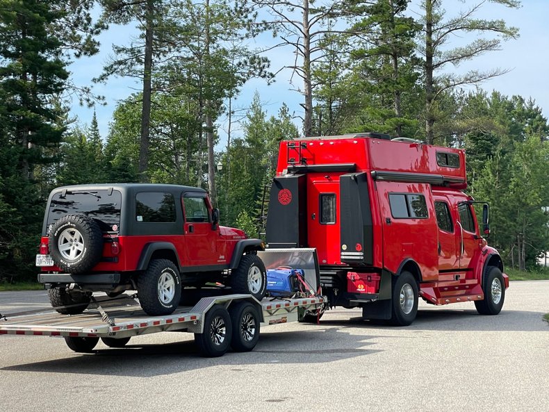 2010 Freightliner P2XL Sport Custom Camper - 3