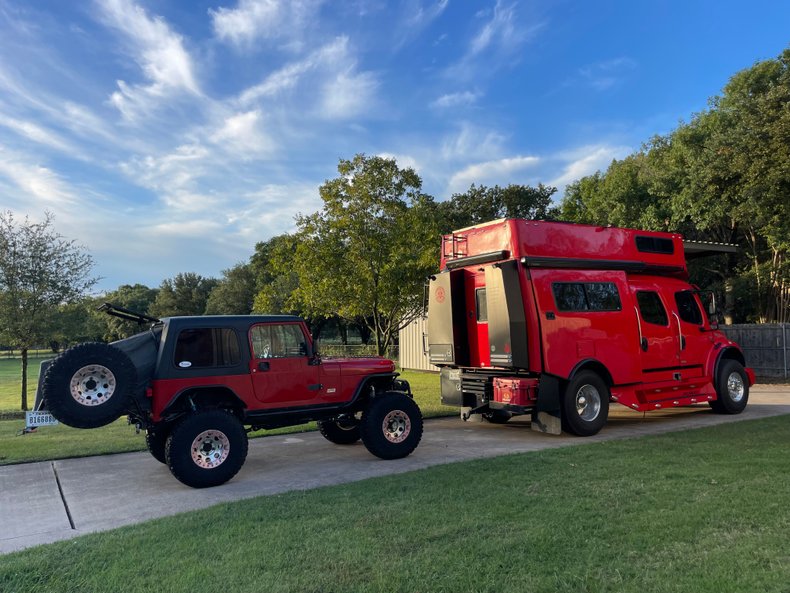 2010 Freightliner P2XL Sport Custom Camper