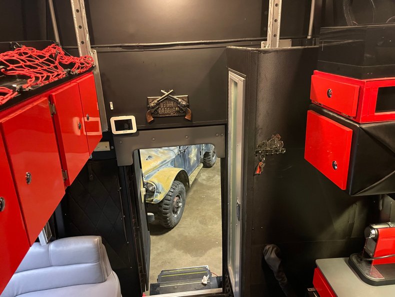 2010 Freightliner P2XL Sport Custom Camper