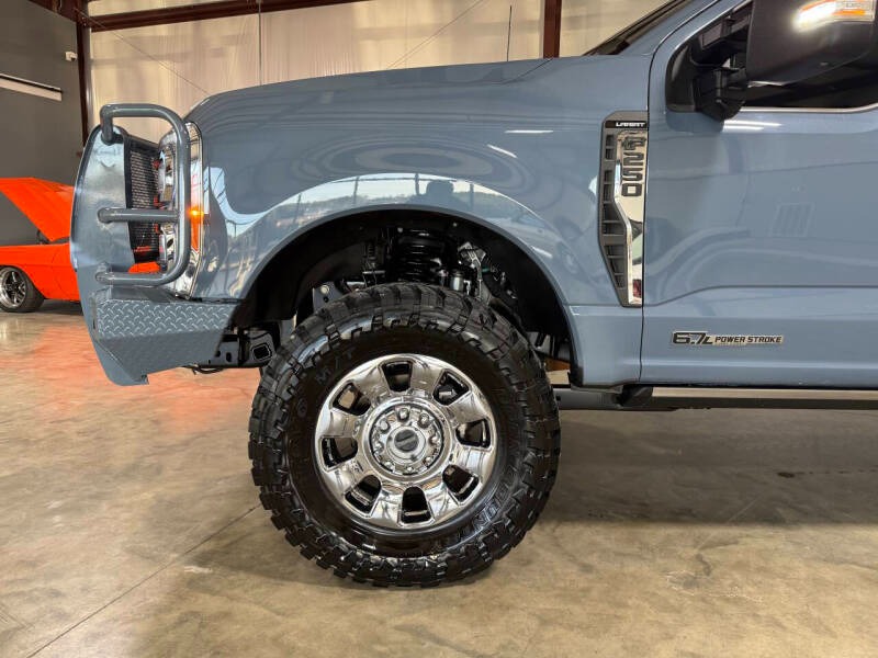 2023 Ford F-250 Super Duty Lariat - 3