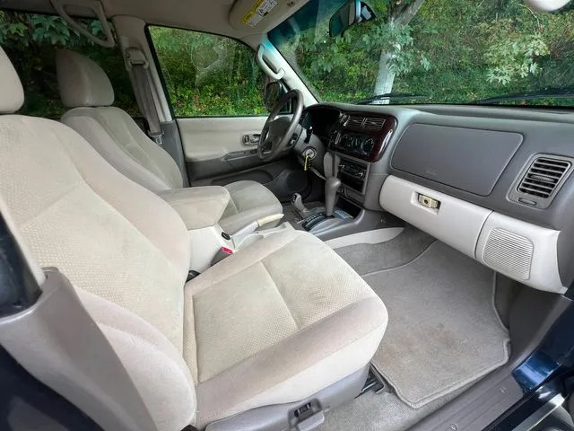 2004 Mitsubishi Montero Sport XLS