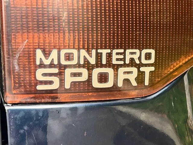 2004 Mitsubishi Montero Sport XLS