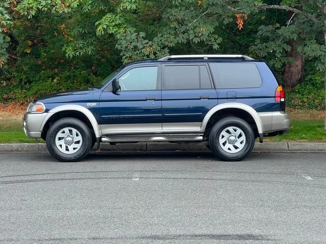 2004 Mitsubishi Montero Sport XLS - 2