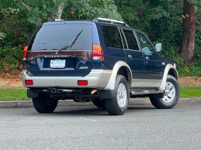 2004 Mitsubishi Montero Sport XLS - 3