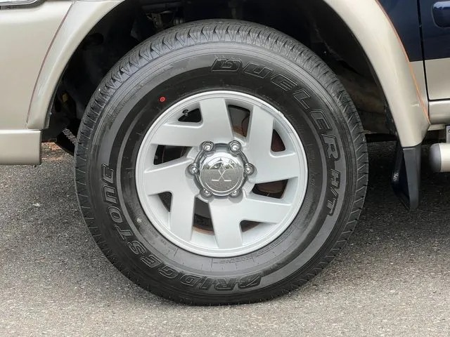 2004 Mitsubishi Montero Sport XLS