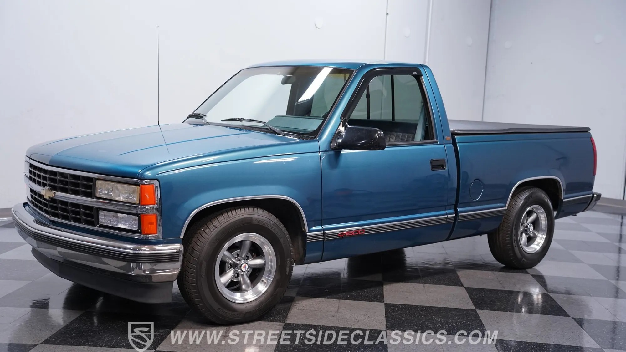 1990 Chevrolet C1500 Silverado - 3