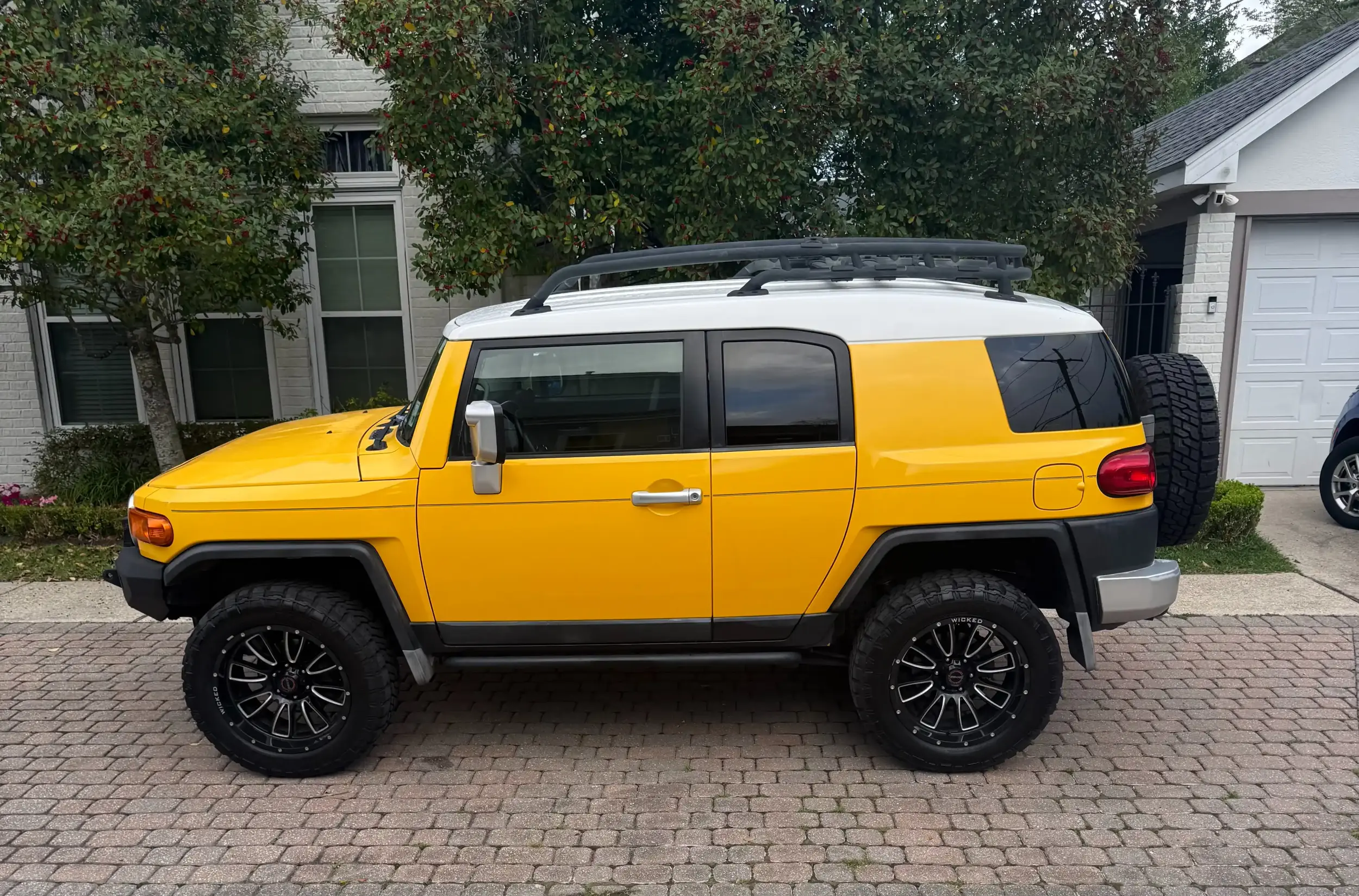 35k-Mile 2007 Toyota FJ Cruiser - 3