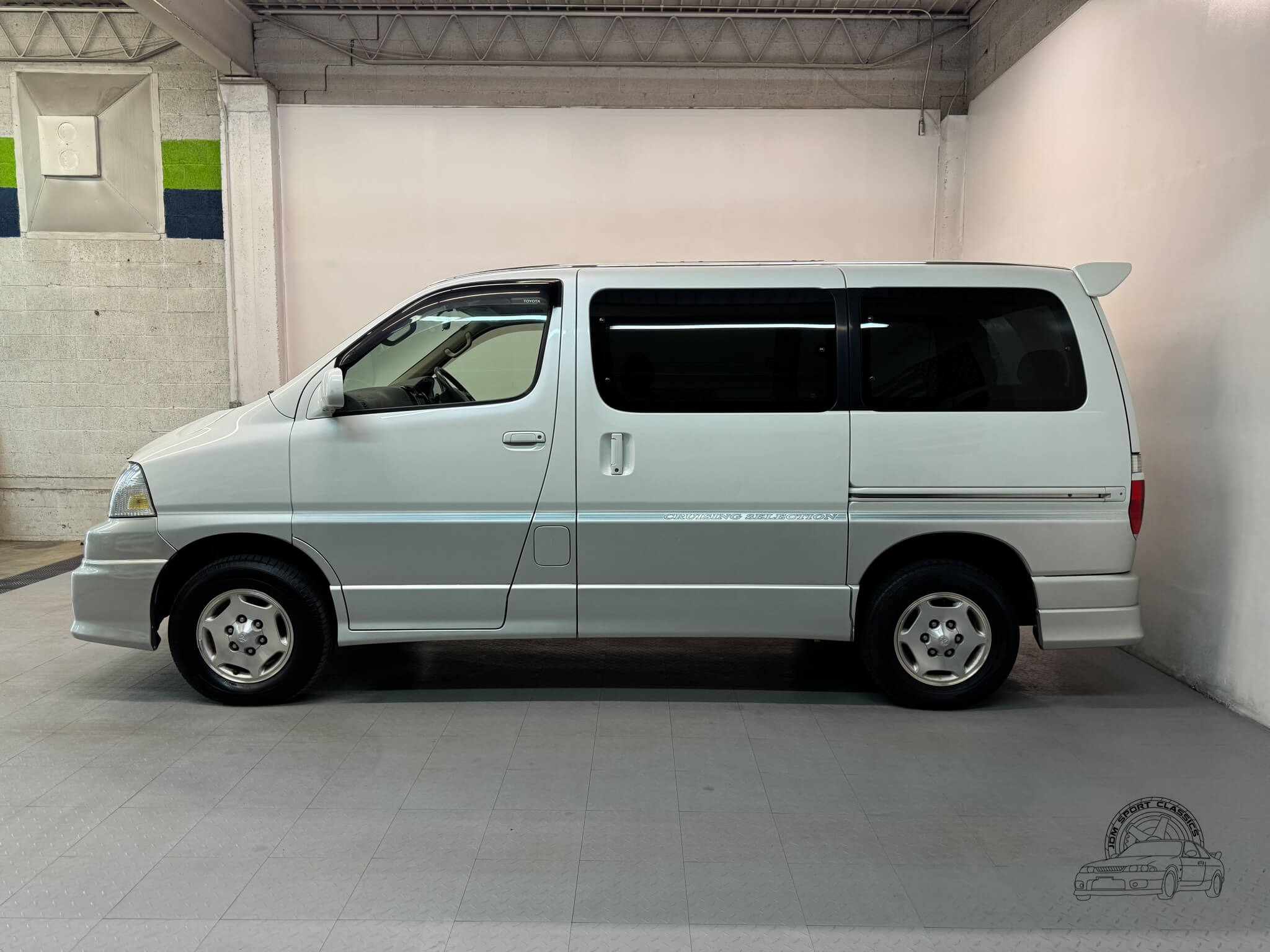 1999 Toyota Granvia - 3