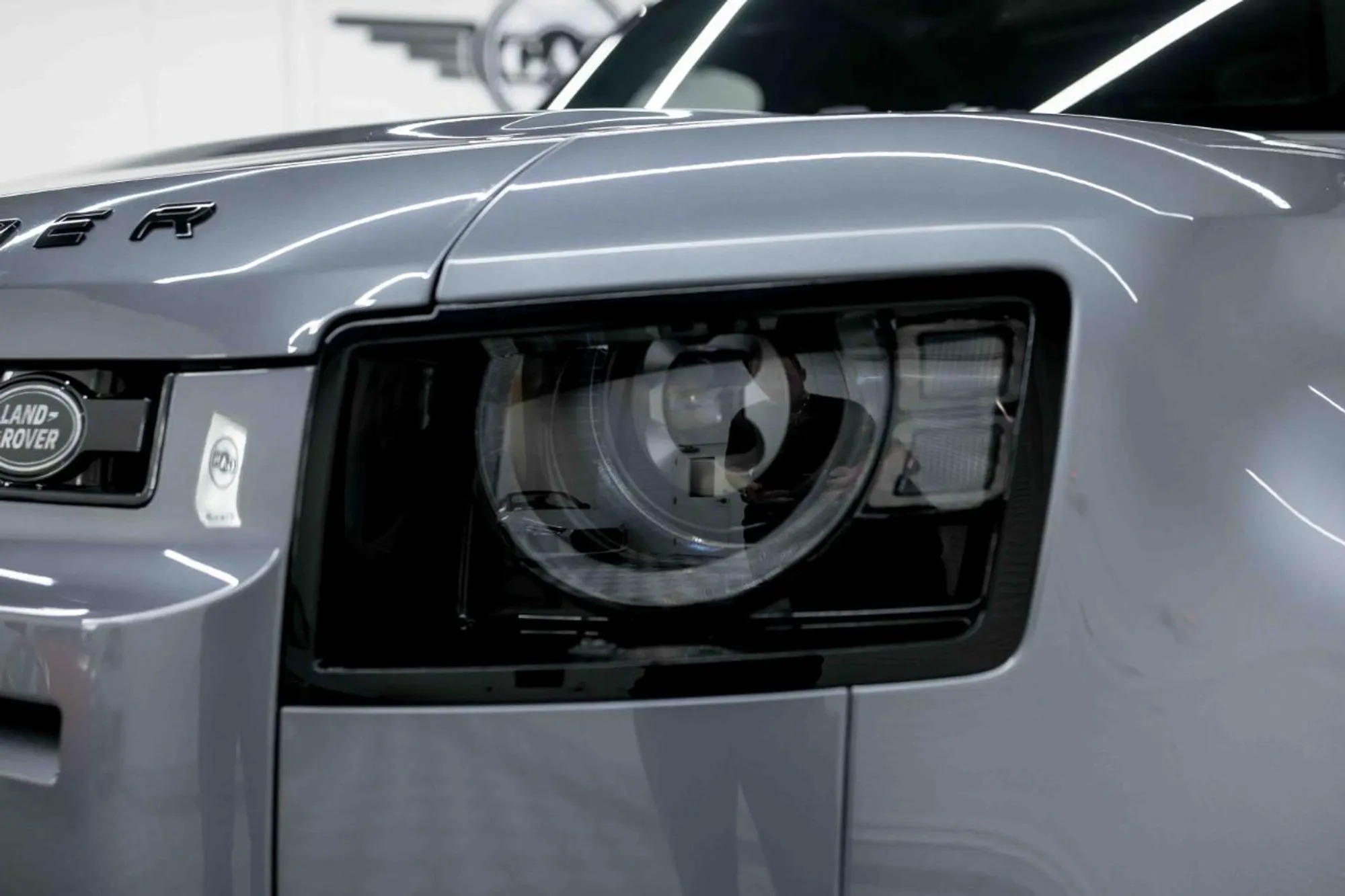 2023 Land Rover Defender SE