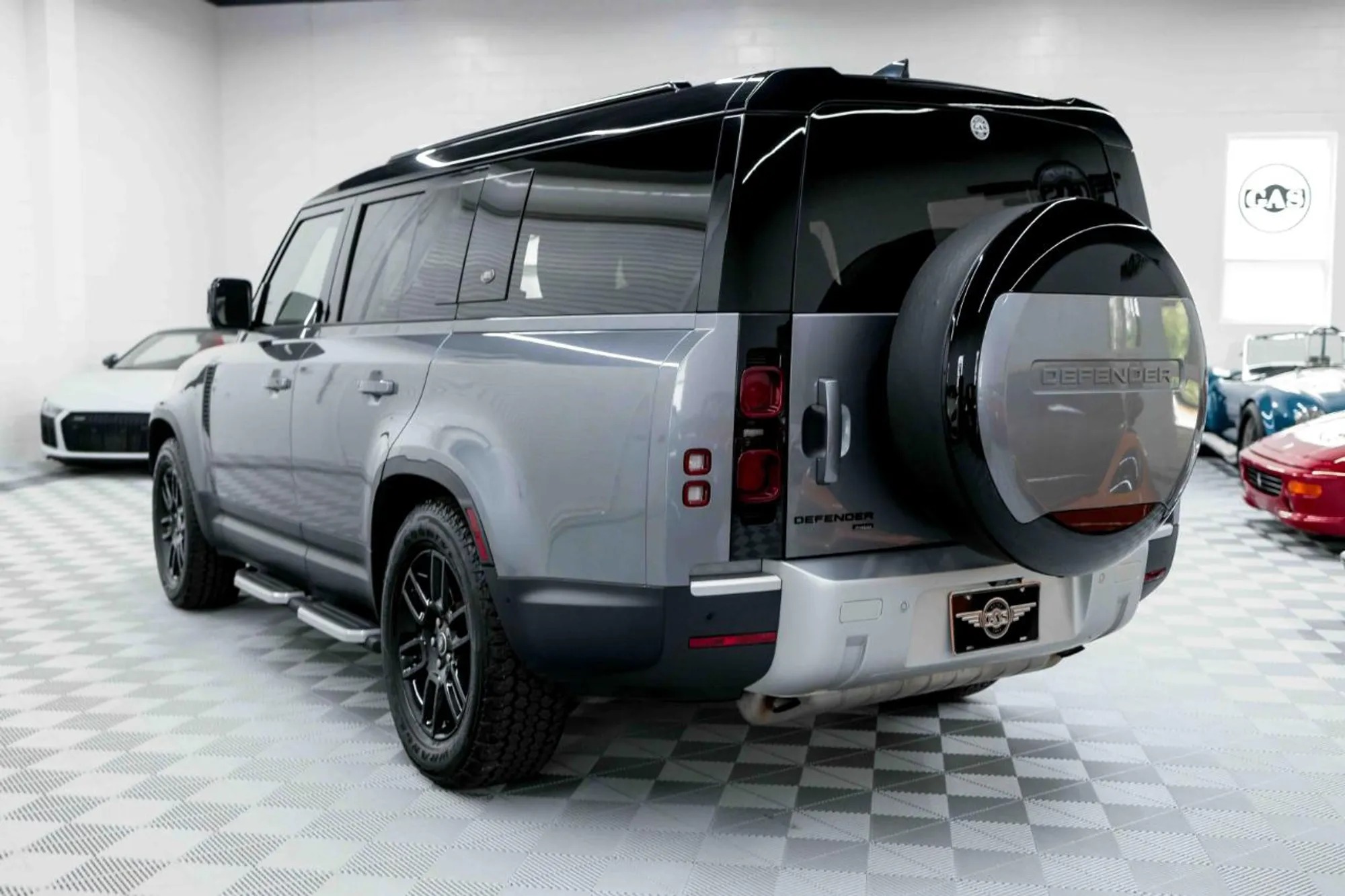 2023 Land Rover Defender SE