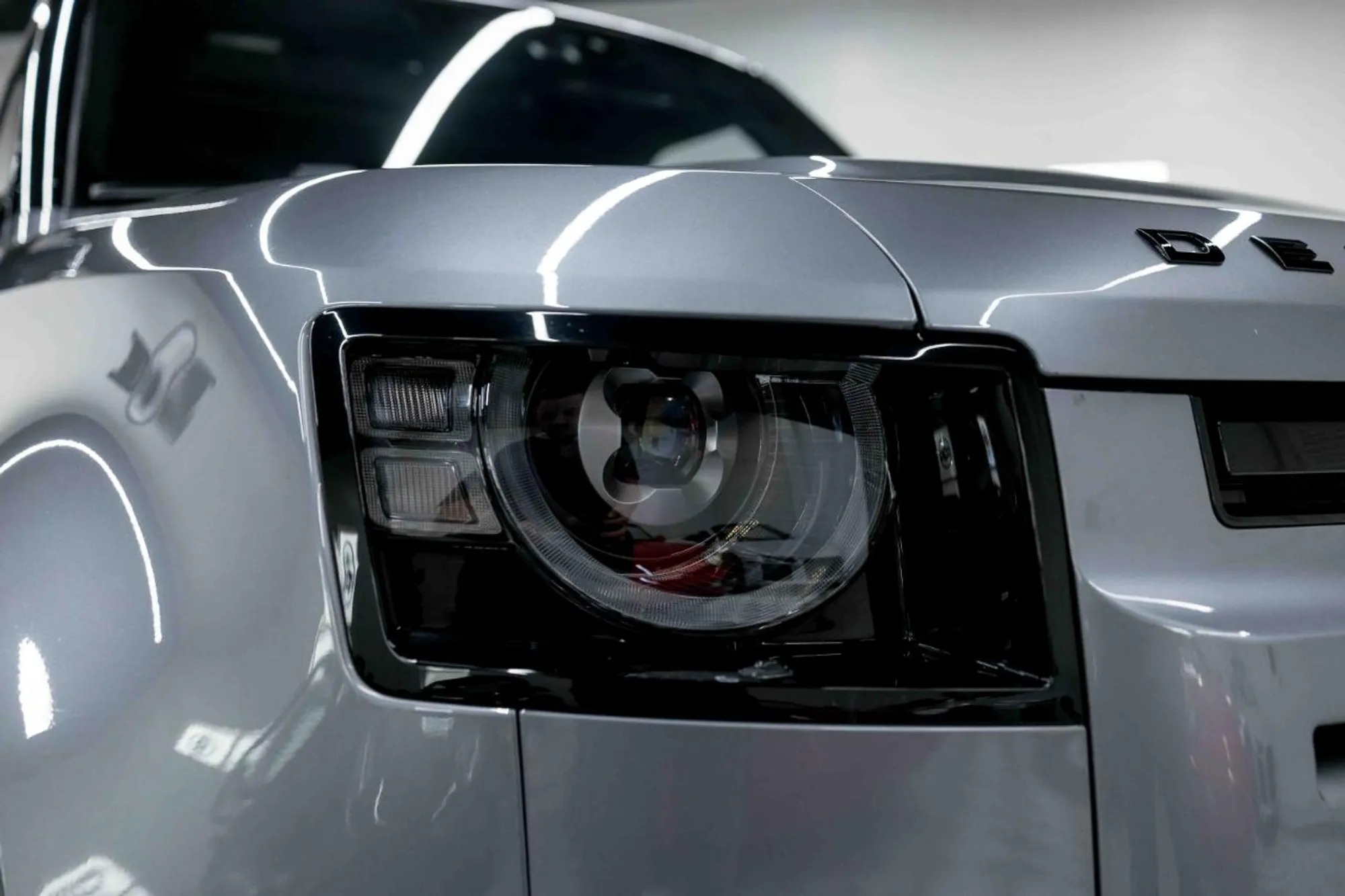 2023 Land Rover Defender SE