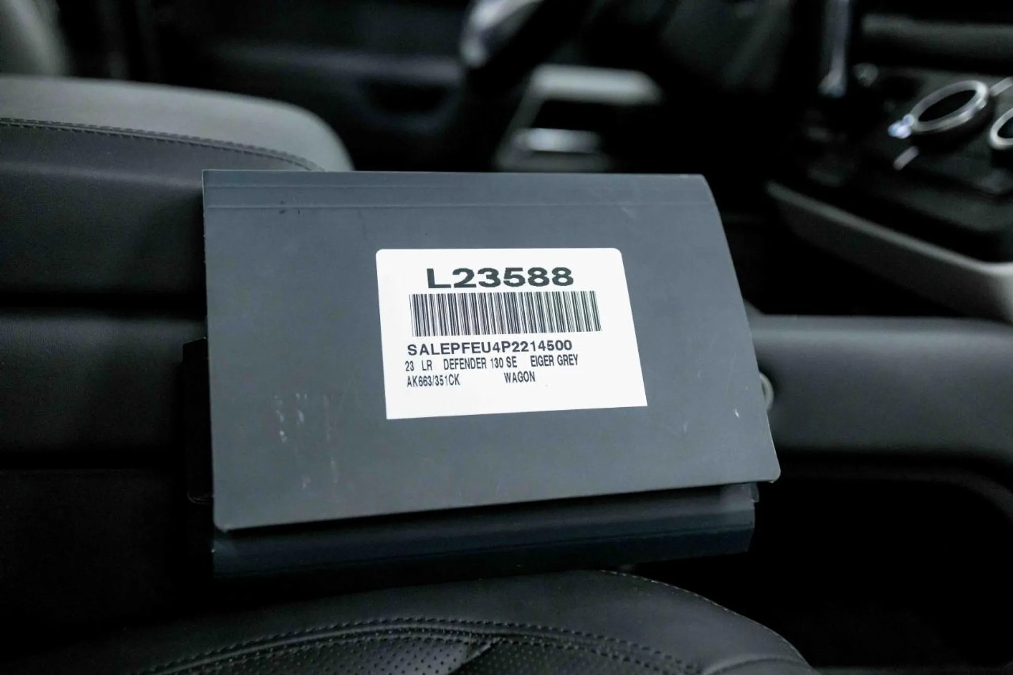 2023 Land Rover Defender SE