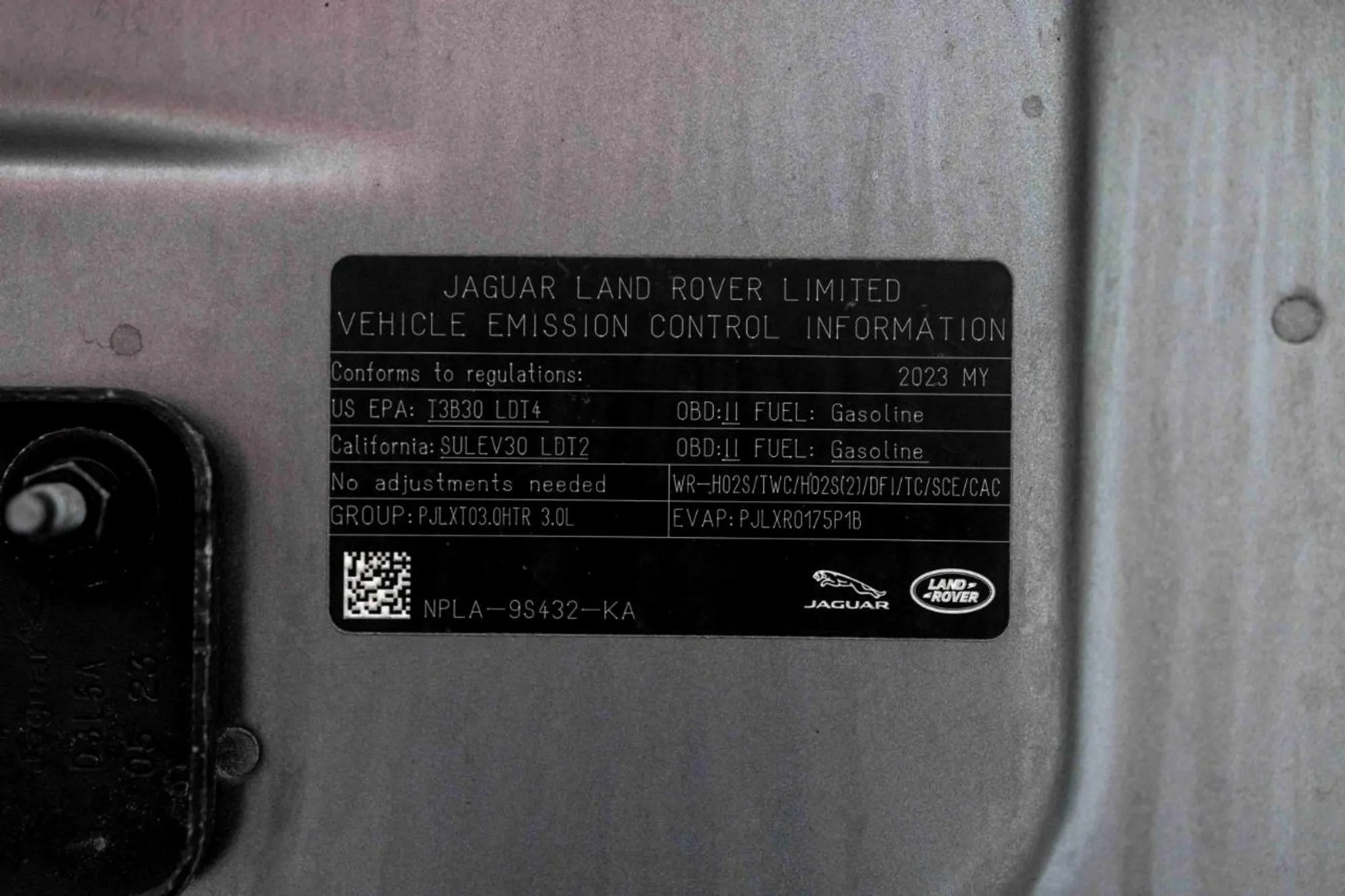 2023 Land Rover Defender SE