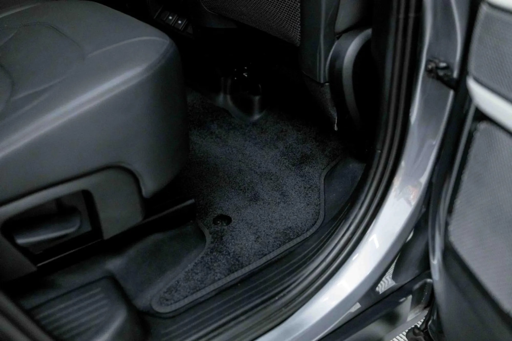 2023 Land Rover Defender SE