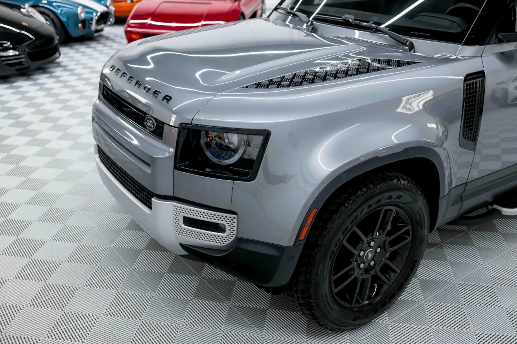 2023 Land Rover Defender SE