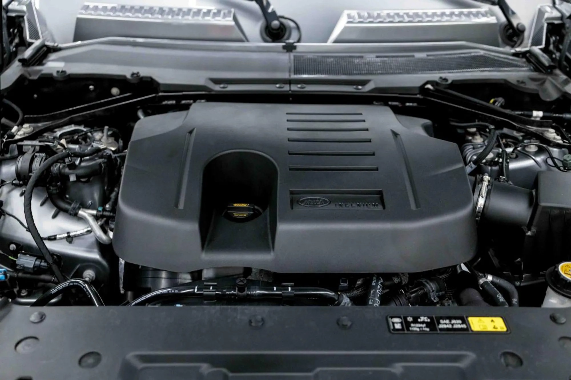 2023 Land Rover Defender SE