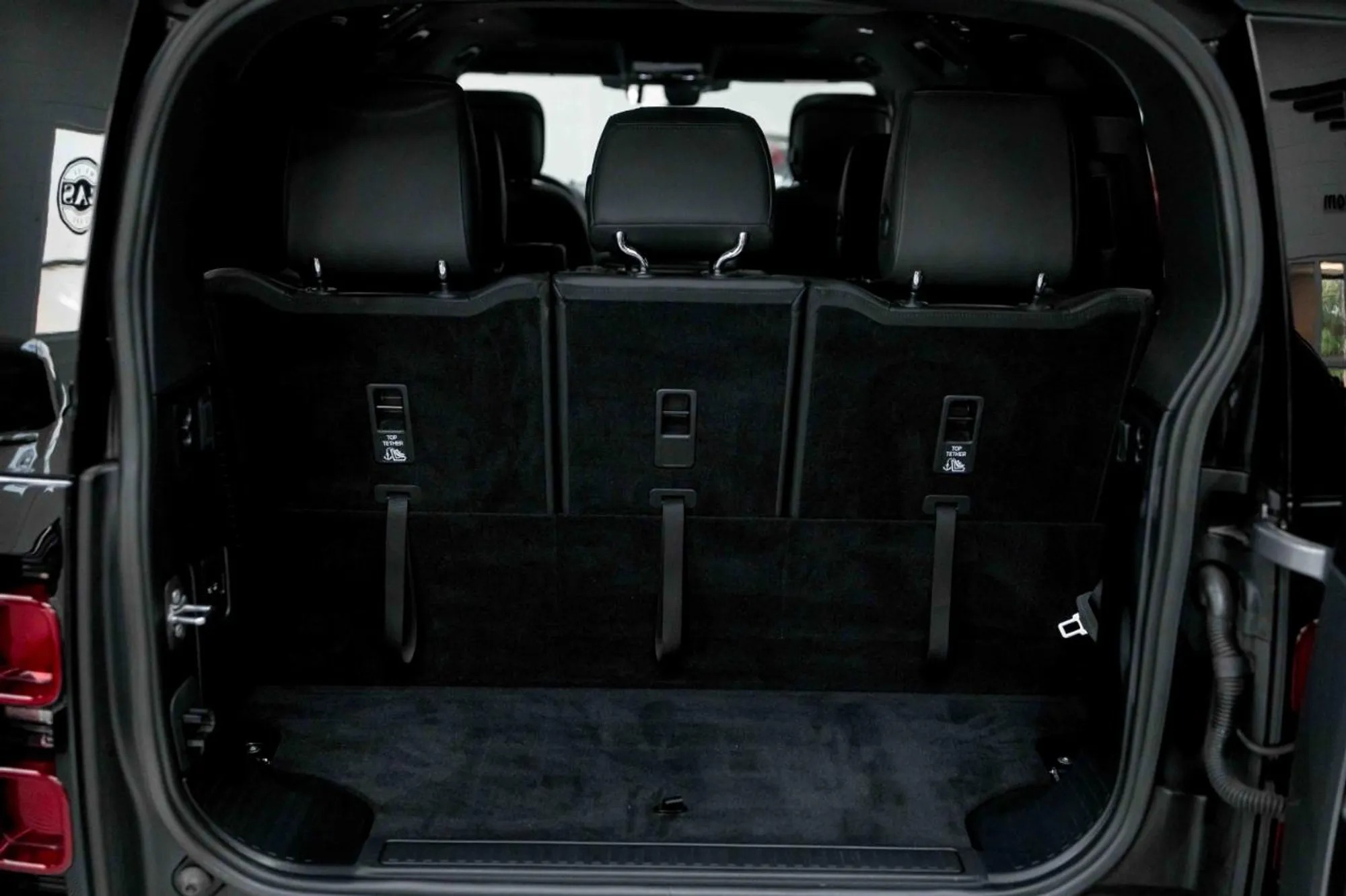 2023 Land Rover Defender SE