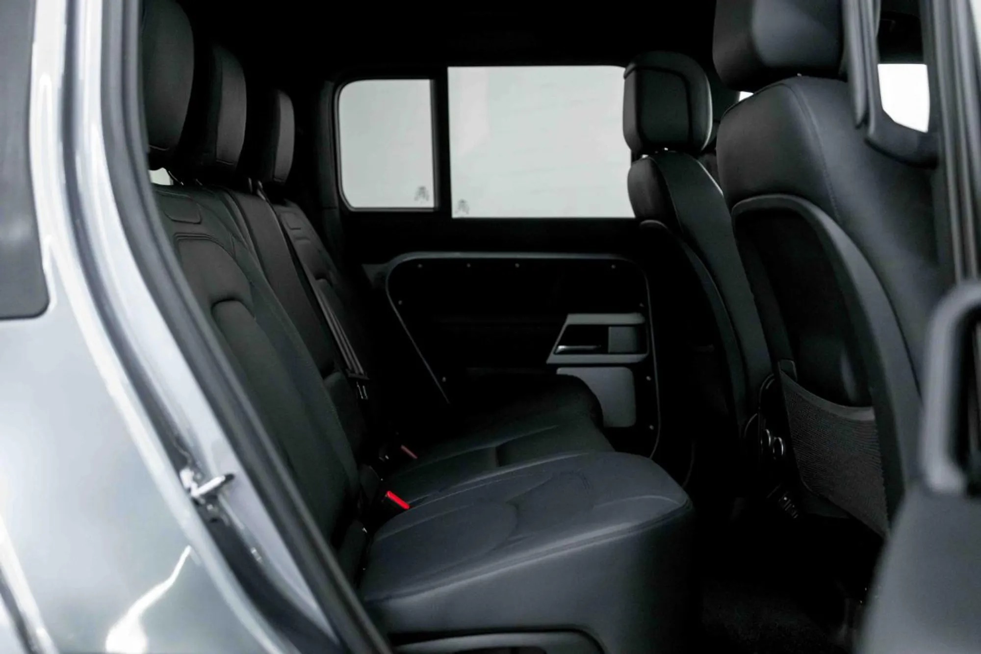 2023 Land Rover Defender SE