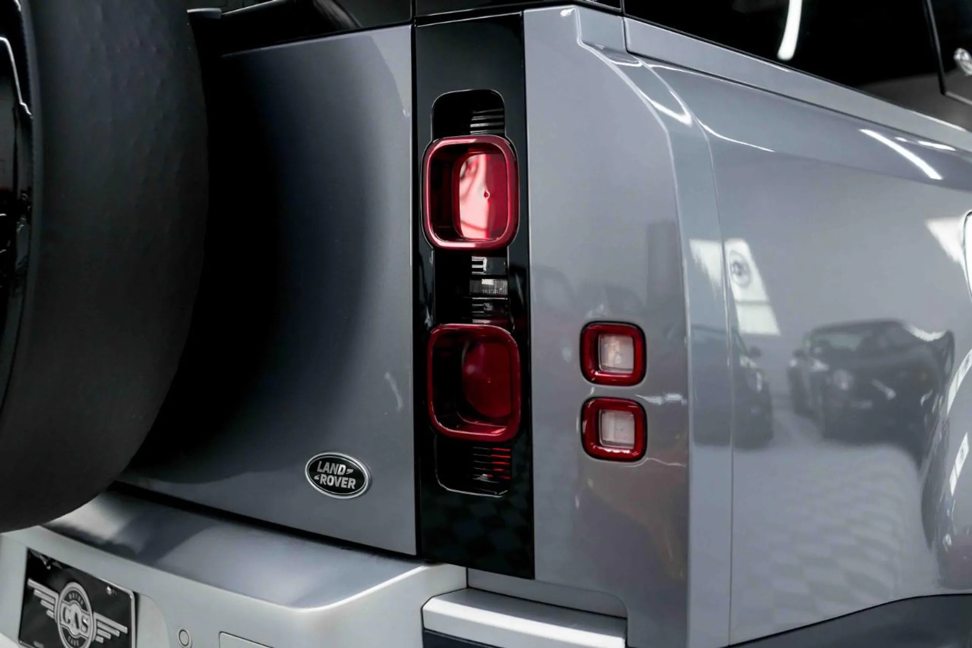 2023 Land Rover Defender SE