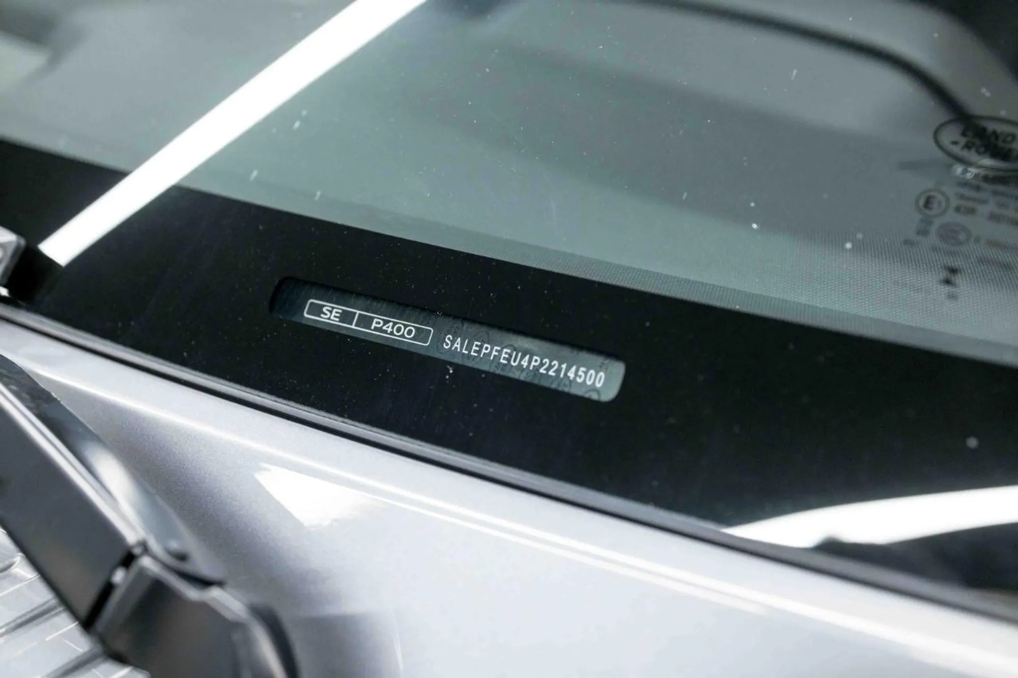 2023 Land Rover Defender SE