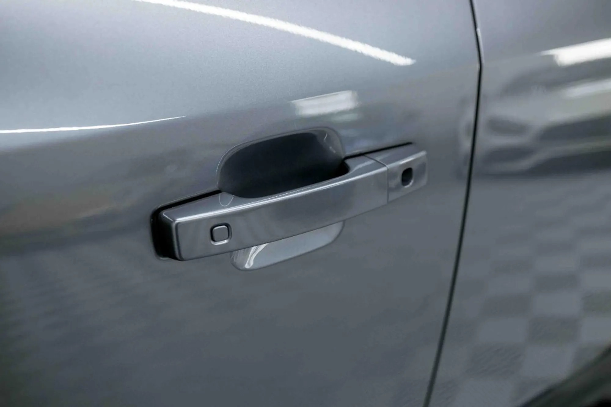 2023 Land Rover Defender SE