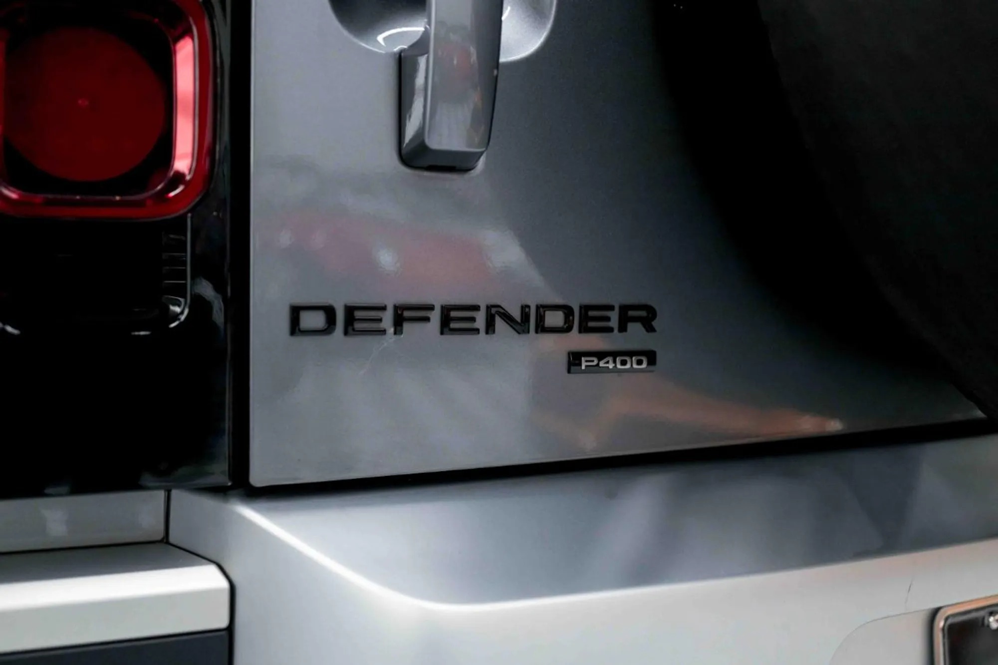 2023 Land Rover Defender SE