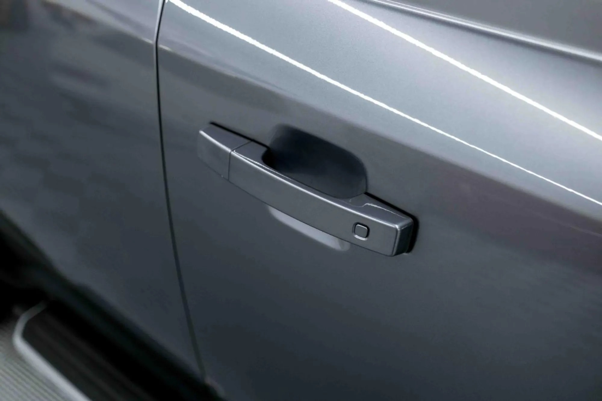 2023 Land Rover Defender SE