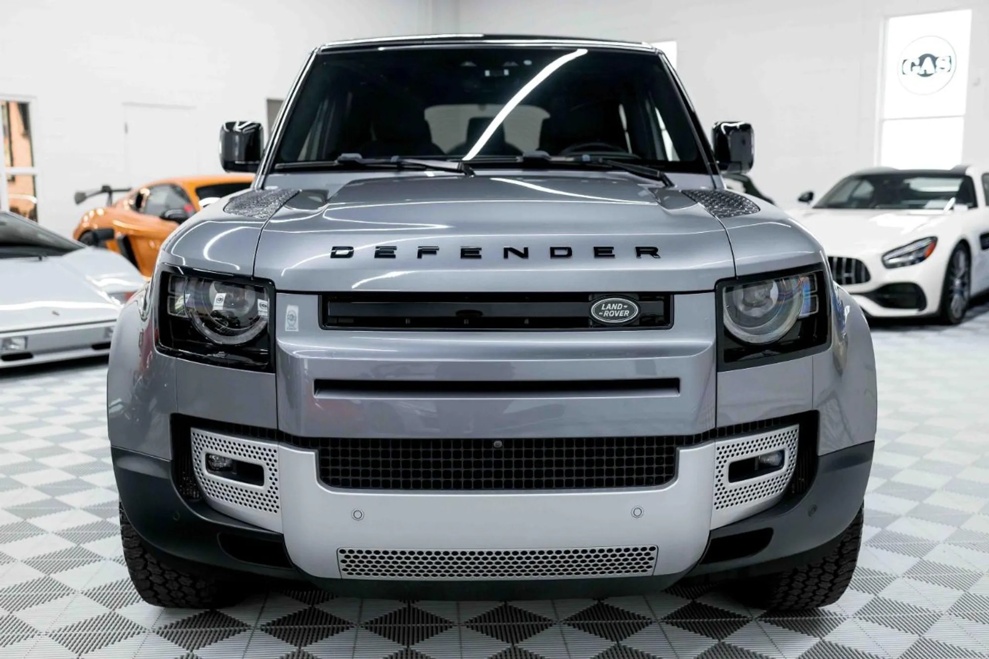 2023 Land Rover Defender SE - 2