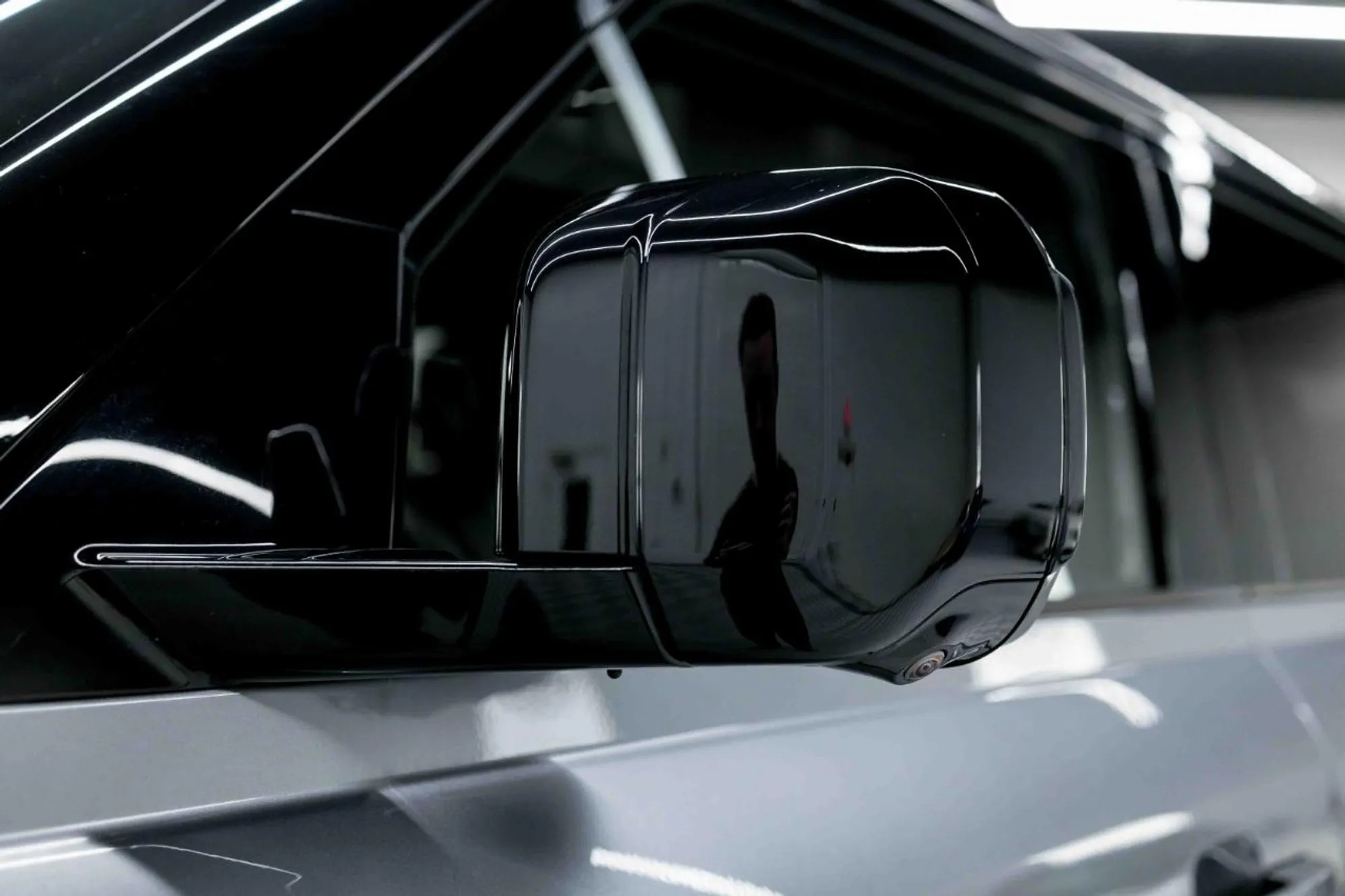 2023 Land Rover Defender SE