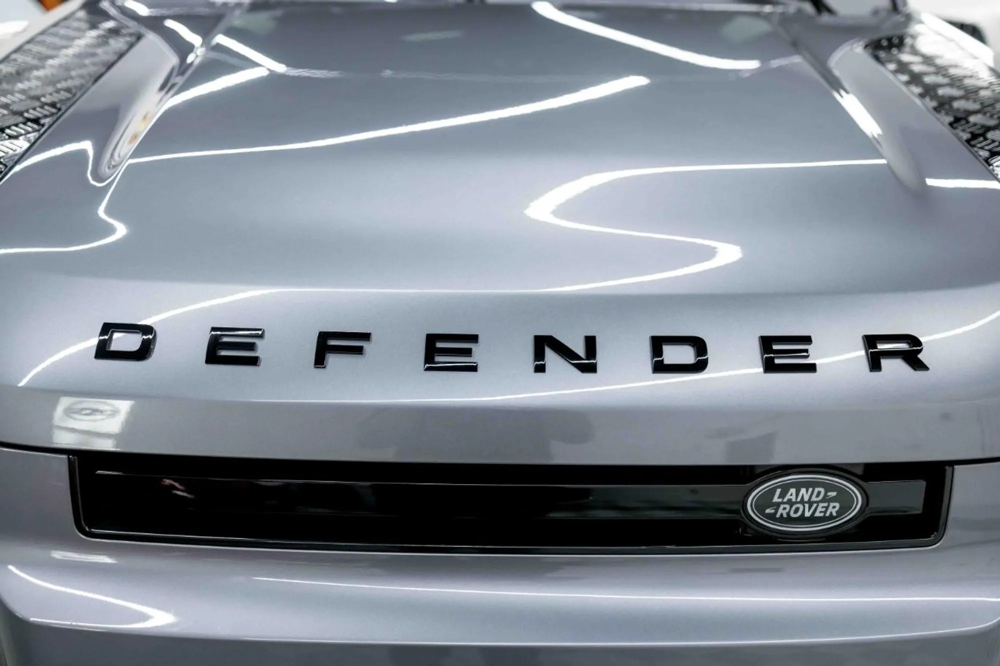 2023 Land Rover Defender SE