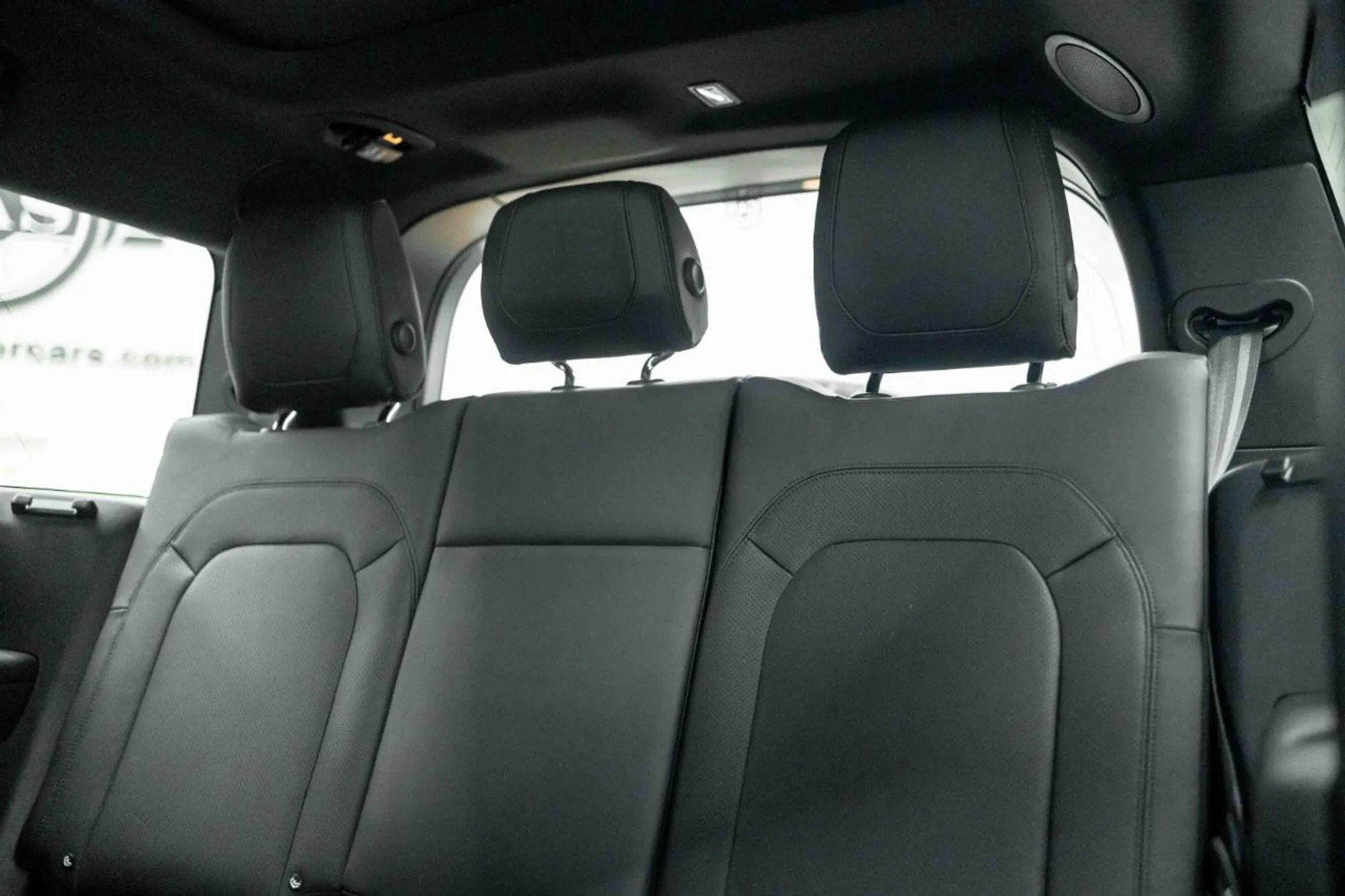 2023 Land Rover Defender SE