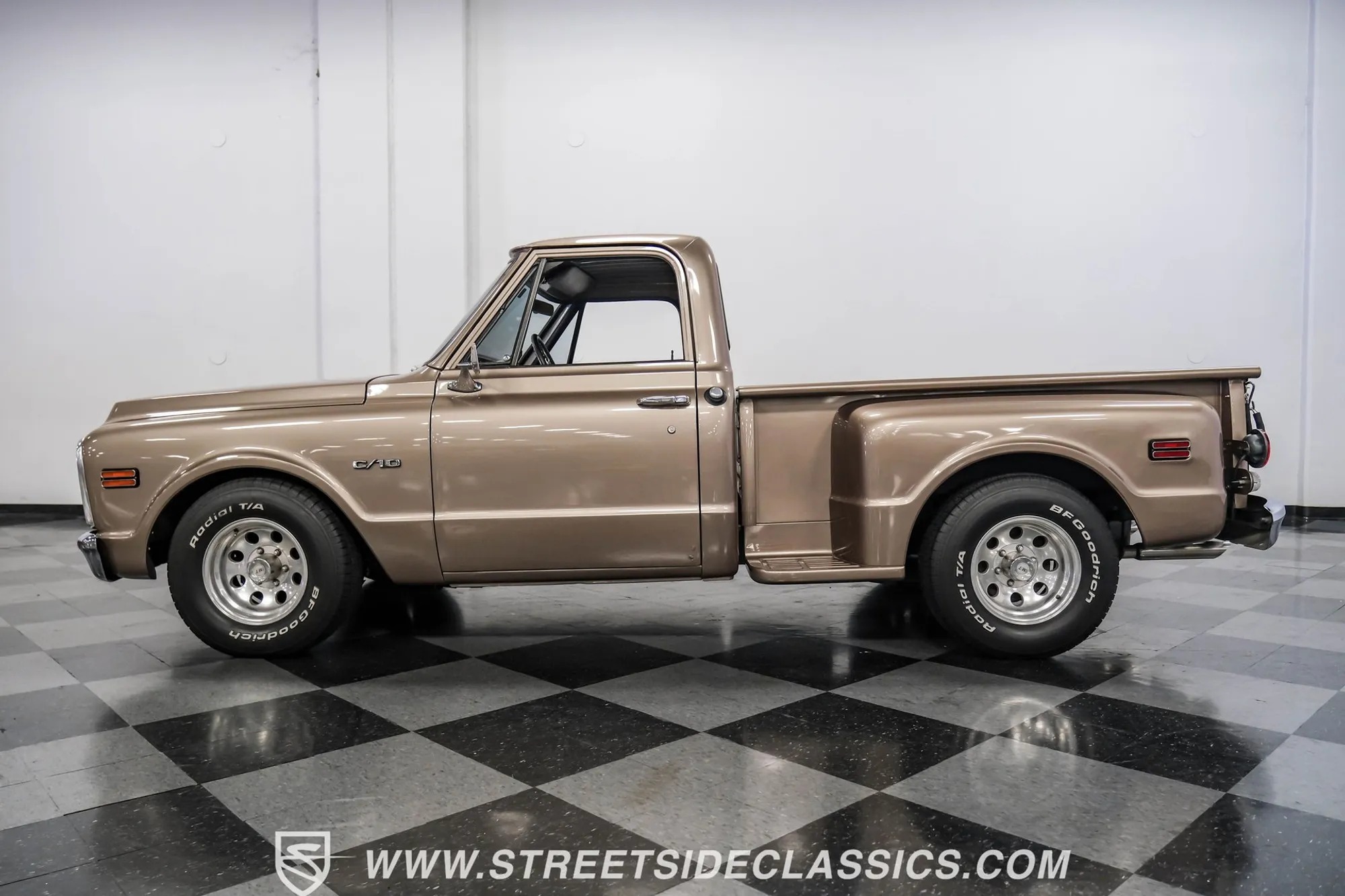 1969 Chevrolet C10 Stepside - 2
